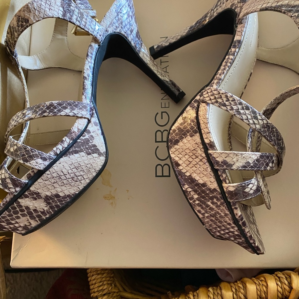 Bcbg generation size 9 new snake skin heeled sandal
